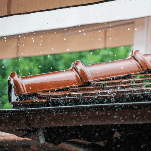 Chuvas fortes: como proteger telhados e calhas